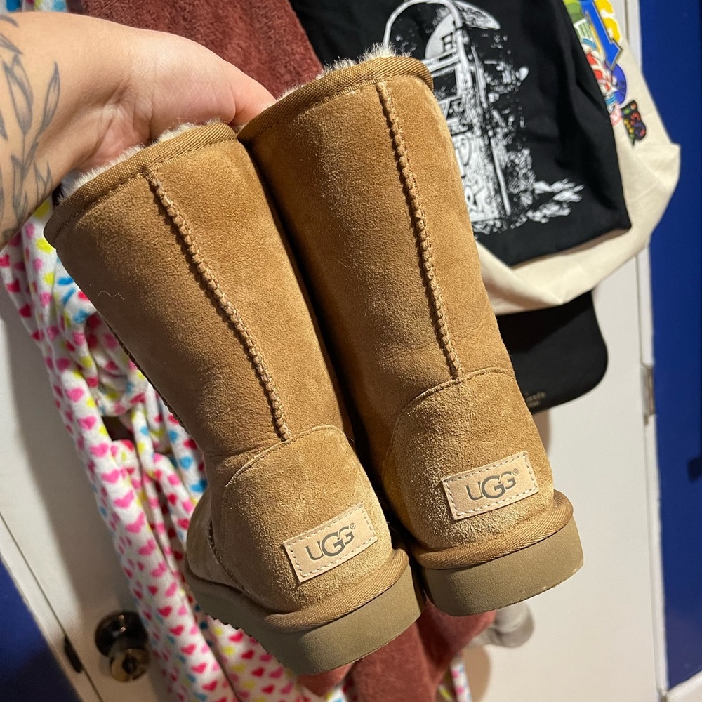 Ugg Classic Short Chestnut boot
